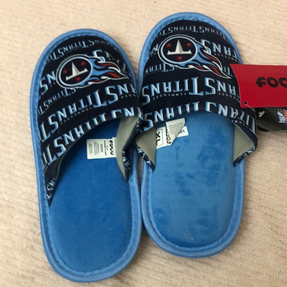 NWT NFL FOCO TITANS KIDS SLIPPERS,size kids X-Large (7-8). - Picture 2 of 5